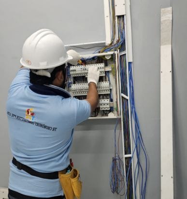 trhandyservice-team-elactrical-work